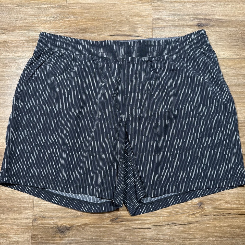 Rhone Mako Shorts 7" Men's 2XL Black White Striped Unlined Performance XXL